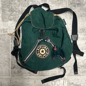 vintage kipling nylon green drawstring backpack with rubber bottom